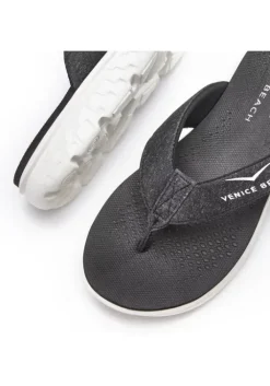Online Badezehentrenner Sandalen & Sandaletten