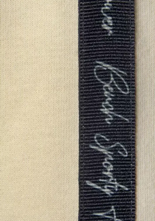 New Bench. Kapuzensweatshirt Creme
