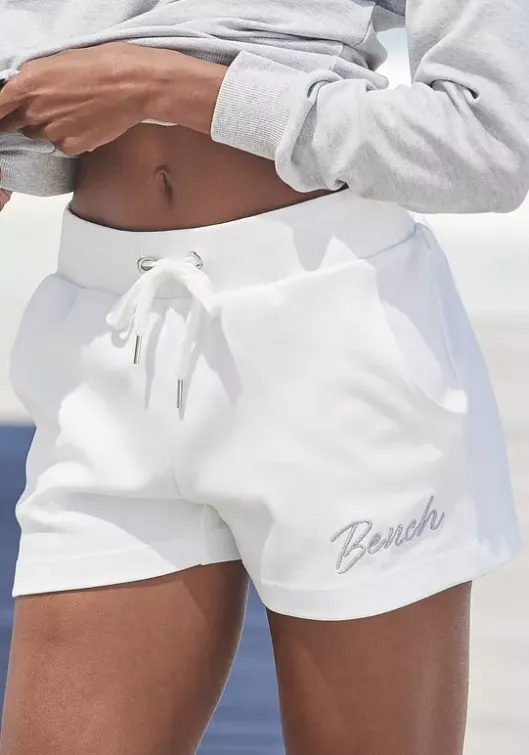 Hot Bench. Relaxshorts Ecru
